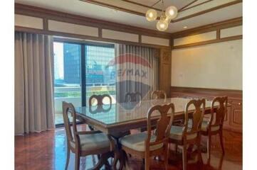 3 bed for rent BTS Asoke small pet allowed Sukhumvit 21