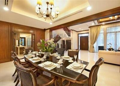 For rent single house 5 bedrooms in nice compound Sathorn