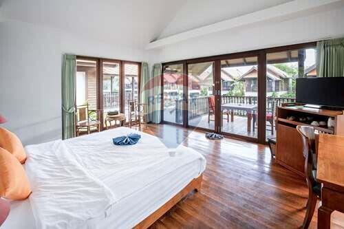 Huge 15 Rai Resort 56 Bungalows in Mae Nam 250M