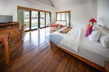 Huge 15 Rai Resort 56 Bungalows in Mae Nam 250M