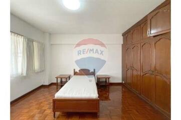 Newly Renovated 3 Bedrooms, Pet friendly for rent in Thonglor.