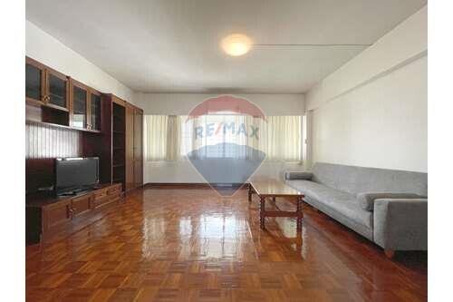 Newly Renovated 3 Bedrooms, Pet friendly for rent in Thonglor.