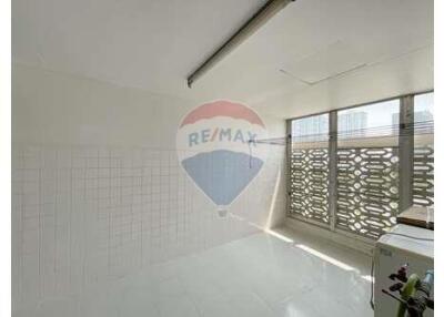 Newly Renovated 3 Bedrooms, Pet friendly for rent in Thonglor.