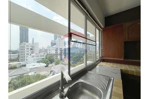 Newly Renovated 3 Bedrooms, Pet friendly for rent in Thonglor.