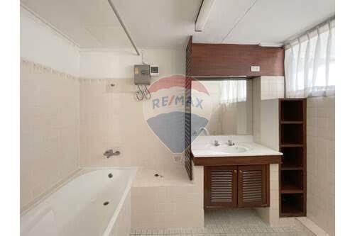 300 Sqm., 3 Beds, 3 Baths Condo listed for ฿ 70,000./Month