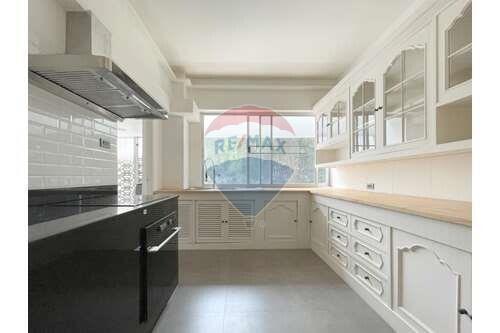 Newly Renovated 3 Bedrooms 300 Sqm. Pet friendly for rent in Thonglor.