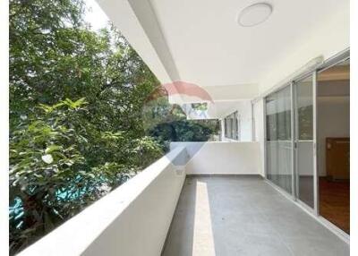 Newly Renovated 3 Bedrooms 300 Sqm. Pet friendly for rent in Thonglor.