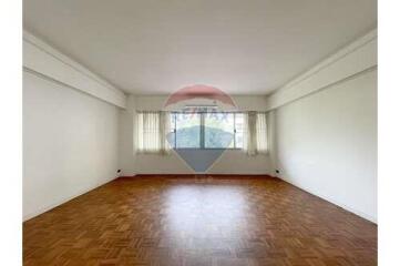 Newly Renovated 3 Bedrooms 300 Sqm. Pet friendly for rent in Thonglor.