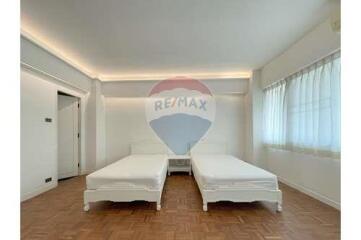 Newly Renovated 3 Bedrooms 300 Sqm. Pet friendly for rent in Thonglor.