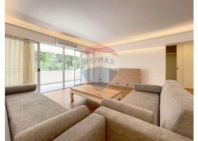 Newly Renovated 3 Bedrooms 300 Sqm. Pet friendly for rent in Thonglor.