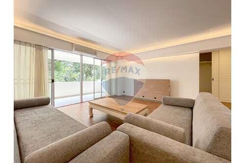 Newly Renovated 3 Bedrooms 300 Sqm. Pet friendly for rent in Thonglor.