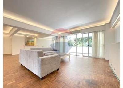 Newly Renovated 3 Bedrooms 300 Sqm. Pet friendly for rent in Thonglor.