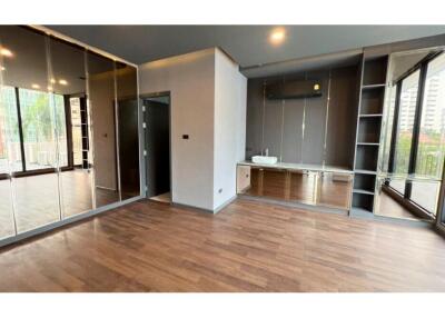 Shophouse for Rent - Versatile Space with Pool in Thonglor