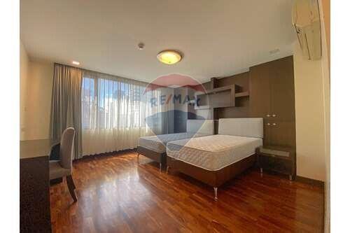 2 bed for rent pet friendly BTS Phrompong  Asoke