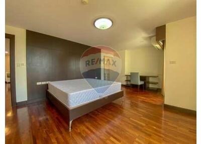 2 bed for rent pet friendly BTS Phrompong  Asoke