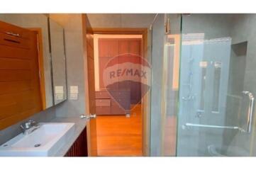 House 4 bed for rent BTS Thonglor in compound