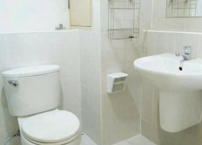 Studio 1 Bath 30 SQ.M Condo One Thonglor