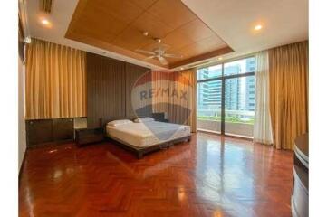 4 bed for rent BTS Asoke small pet allowed Sukhumvit 21