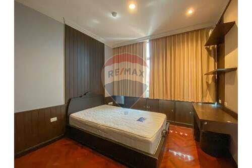 4 bed for rent BTS Asoke small pet allowed Sukhumvit 21