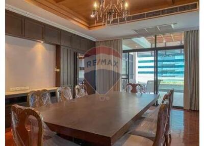 4 bed for rent BTS Asoke small pet allowed Sukhumvit 21