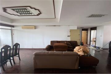 FOR RENT Pet friendly 3 bedrooms with balcony in Thonglor