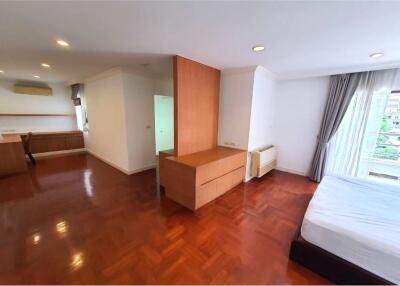 Room for rent 3 Bed with 260 SQM at Center of Sukhumvit 31, Prompong BTS