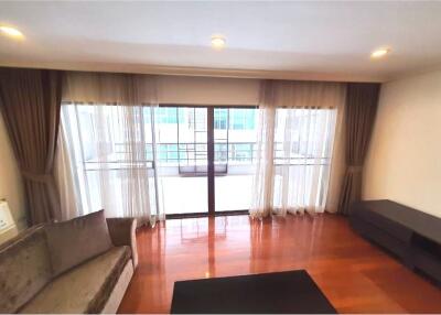 Room for rent 3 Bed with 260 SQM at Center of Sukhumvit 31, Prompong BTS