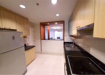 Room for rent 3 Bed with 260 SQM at Center of Sukhumvit 31, Prompong BTS