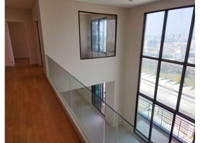 Luxury 4-bedroom duplex in prime Asoke location.