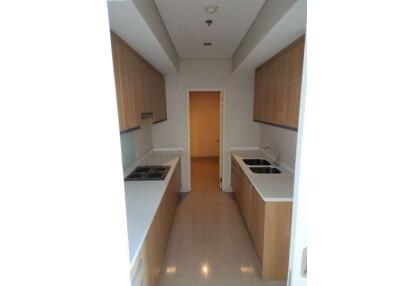 Luxury 4-bedroom duplex in prime Asoke location.