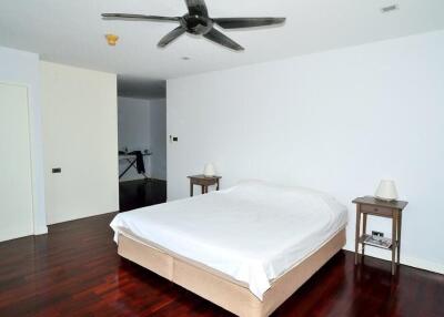 Pet Friendly Apartment 4 Beds For Rent in Asoke