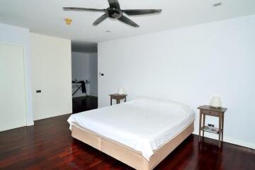 Pet Friendly Apartment 4 Beds For Rent in Asoke