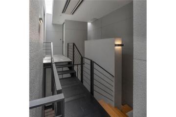 Sathon Luxury: Modern 5-floor Home, 450 sqm