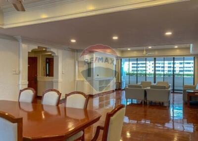 Luxury Condo in Central BKK - 3BR, Pool, Parking Pet allowed