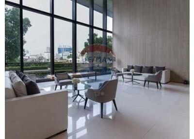 For Rent: Luxurious Banyan Tree Residence Condo on the Bangkok River