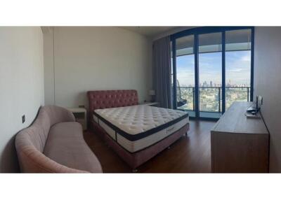 For Rent: Luxurious Banyan Tree Residence Condo on the Bangkok River