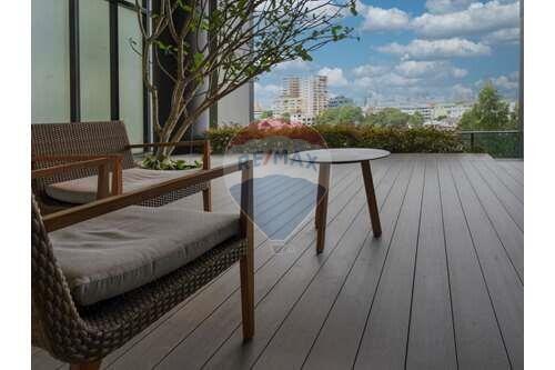 For Rent: Luxurious Banyan Tree Residence Condo on the Bangkok River