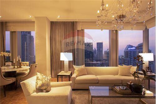 FOR SALE : Brand new 2 beds fully frunished high floor The Ritz-Carlton Residences Mahanakhon