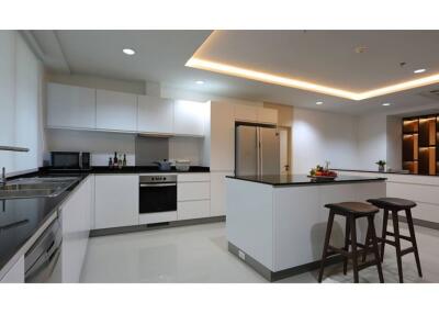 For Rent  Spacious Renovated Penthouse with 4 Bedrooms near BTS Promphong Cat Friendly