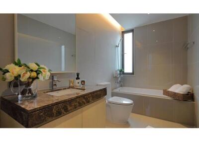 For Rent  Spacious Renovated Penthouse with 4 Bedrooms near BTS Promphong Cat Friendly