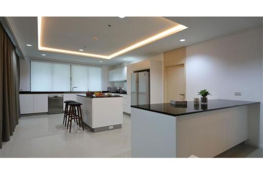 For Rent  Spacious Renovated Penthouse with 4 Bedrooms near BTS Promphong Cat Friendly