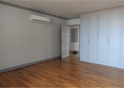 For Rent: Spacious Condo in Ruamsuk, Sukhumvit Soi 26