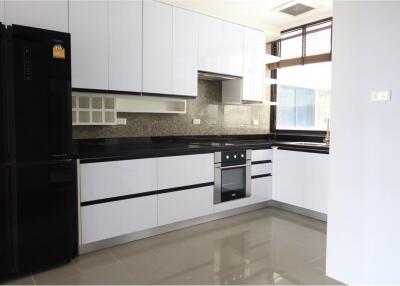 For Rent: Spacious Condo in Ruamsuk, Sukhumvit Soi 26