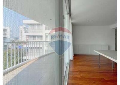 Pet Friendly 4-bedrooms large balcony in Ekkamai.