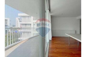 Pet Friendly 4-bedrooms large balcony in Ekkamai.