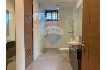 2 bed for rent a few walk to BTS Ekkamai