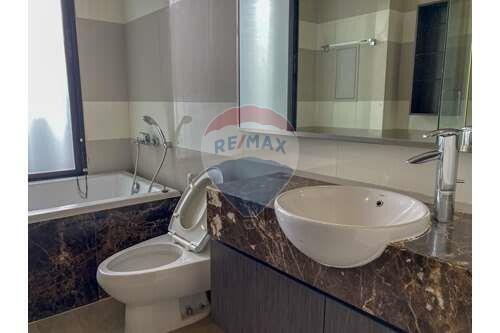 2 bed for rent a few walk to BTS Ekkamai