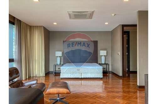 2 bed for rent a few walk to BTS Ekkamai