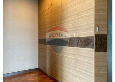 2 bed for rent a few walk to BTS Ekkamai