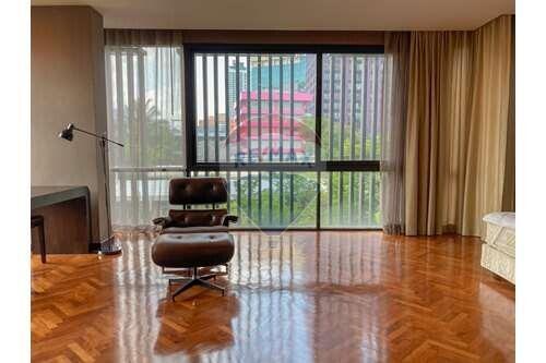 2 bed for rent a few walk to BTS Ekkamai